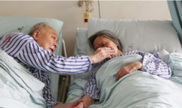 91岁老伴瘫痪直播,直播见证人间真情